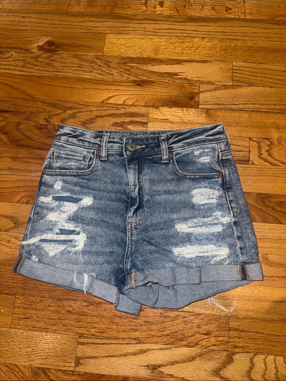 American Eagle Outfitters Distressed Light Blue Denim Jean Mom Shorts Sz 2